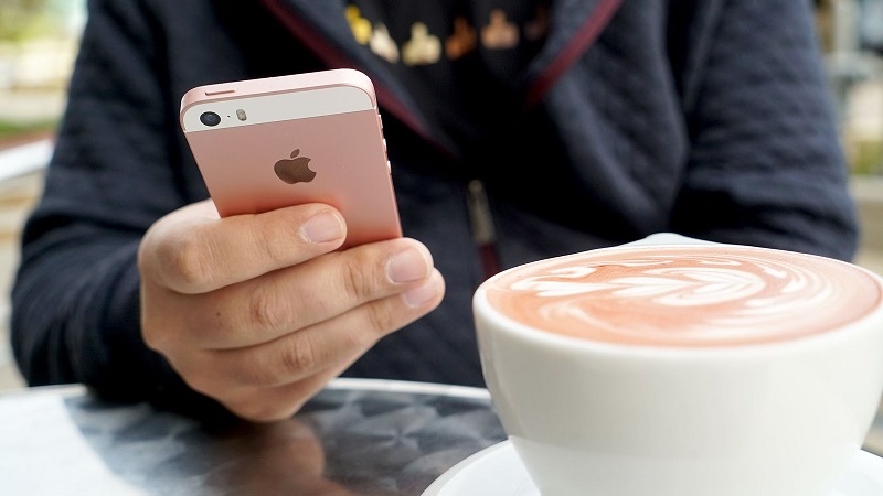 Apple iPhone SE Apple iPhone SE