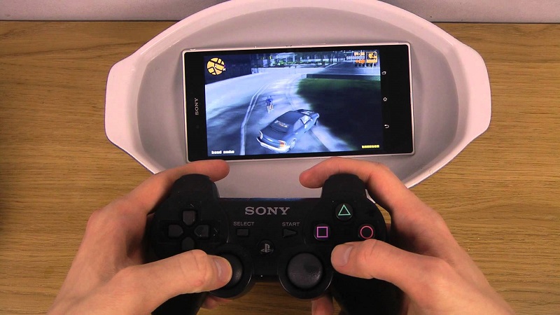 Đừng manh động đem ngâm nước khi điện thoại quá nóng