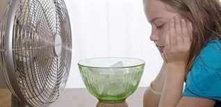 Mẹo dùng quạt điện mát hơn ngày hè: Vị trí đặt và cách sử dụng đá lạnh