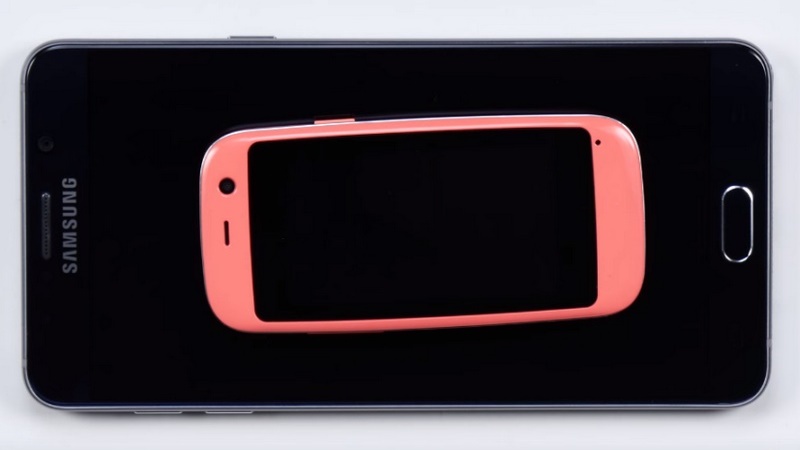 Smartphone Android nhỏ nhất từ trước tới nay Smartphone Android nhỏ nhất từ trước tới nay