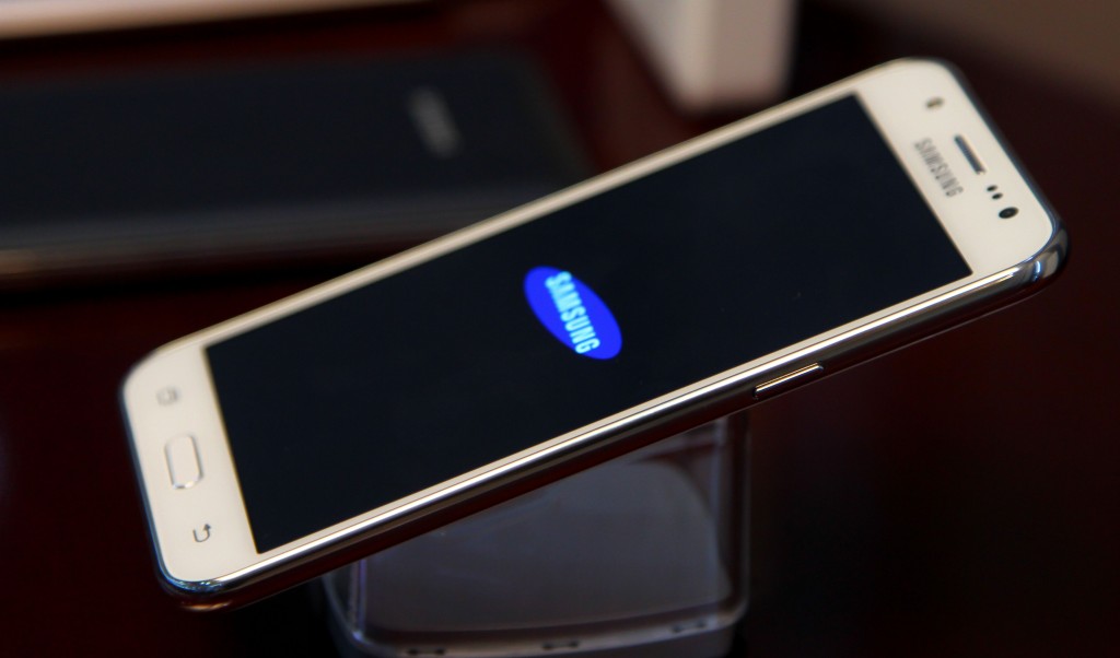 Galaxy J7 với camera 13 MP, màn hình full HD giảm giá