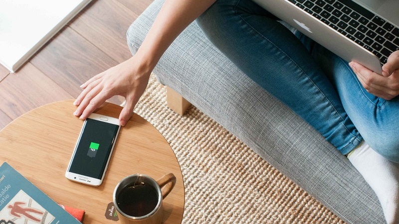 Bàn sạc không dây FurniQi của Fonsalesman