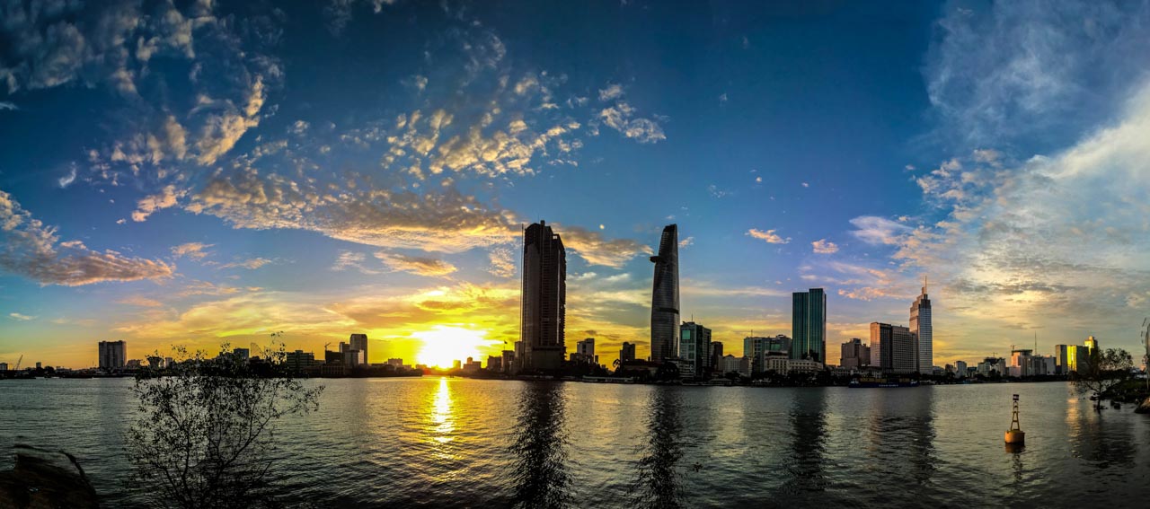 Toả sáng với panorama phong cảnh tuyệt đẹp của Sài Gòn, nơi tương tác giữa con người và thiên nhiên. Bạn sẽ được ngắm nhìn toàn bộ thành phố trong một khung cảnh đẹp như tranh vẽ.