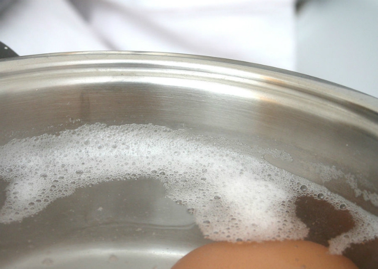 Pour water just when boiling food