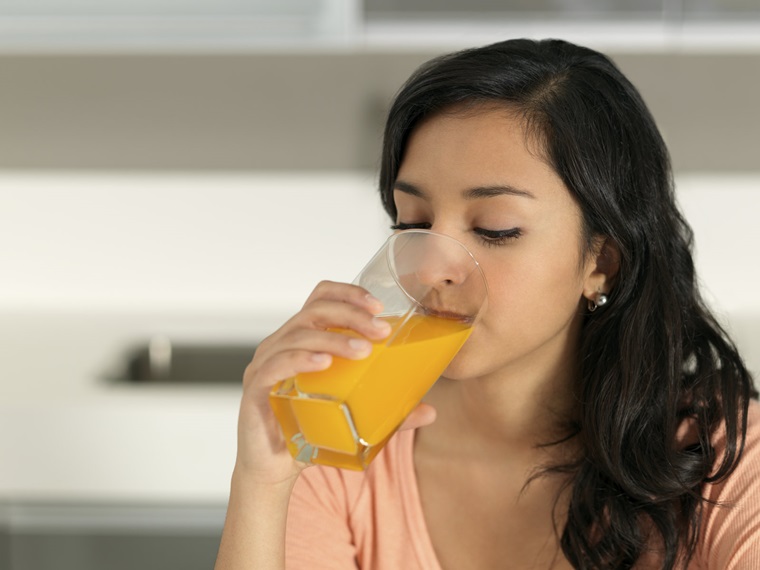 Nếu ép nước bằng máy ép ly tâm, bạn nên uống ngay sau khi ép để tiêu thụ được nhiều dưỡng chất, vitamin