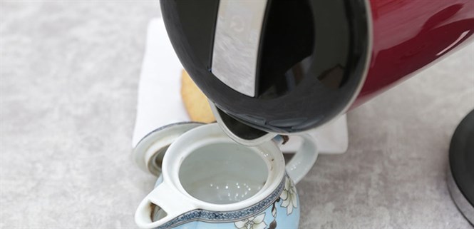 Mẹo dùng bình đun siêu tốc tiết kiệm điện