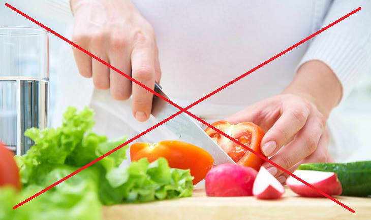 Không cắt nhỏ rau củ khi để tủ lạnh vì sẽ khiến chúng mất đi chất dinh dưỡng