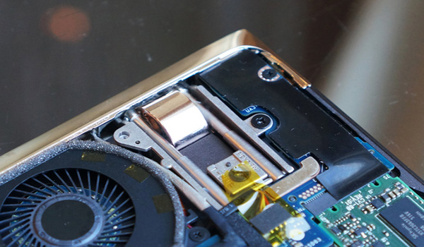 HP cho ra mắt chiếc Laptop mỏng nhất thế giới, mỏng như cục pin AAA.