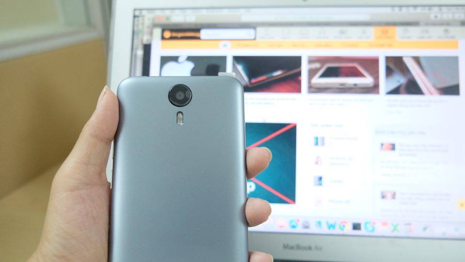 Camera mặt sau 8 MP Camera mặt sau 8 MP