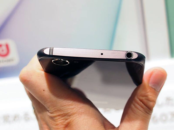 Softbank Aquos Foxconn1