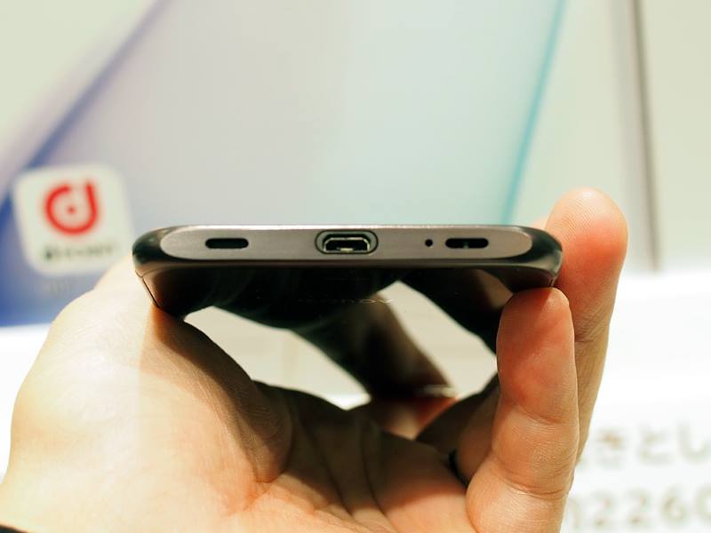 Softbank Aquos Foxconn2