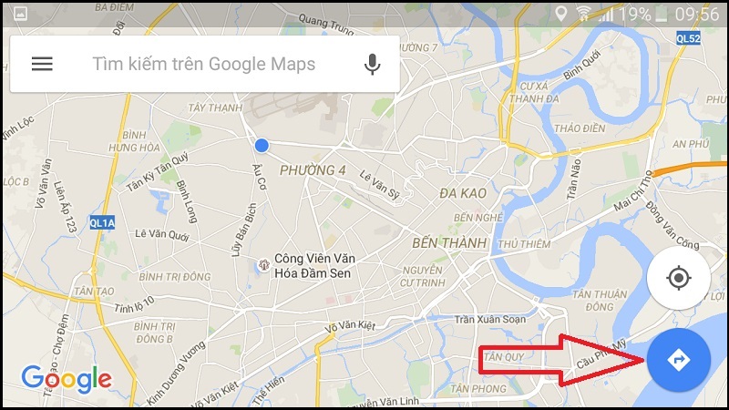 Lệnh định tuyến bằng giọng nói tiếng Việt:
Lệnh định tuyến bằng giọng nói tiếng Việt trên các ứng dụng điều hướng như Google Maps, Apple Maps, Waze, đã trở nên dễ dàng và chính xác hơn bao giờ hết. Bạn chỉ cần nói ra địa điểm muốn đến, và hệ thống sẽ tìm kiếm một cách nhanh chóng và chính xác nhất.