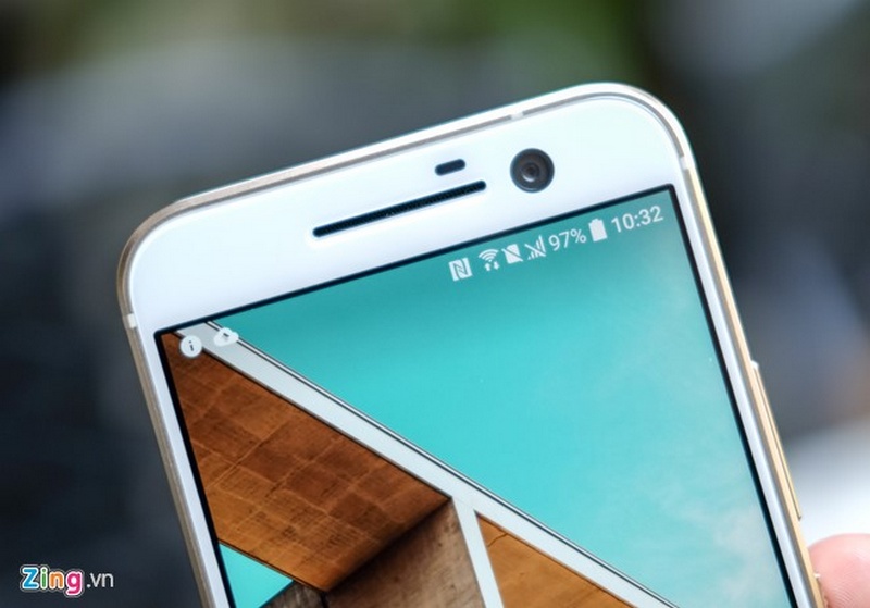 HTC 10 chạy trên hệ điều hành Android 6.