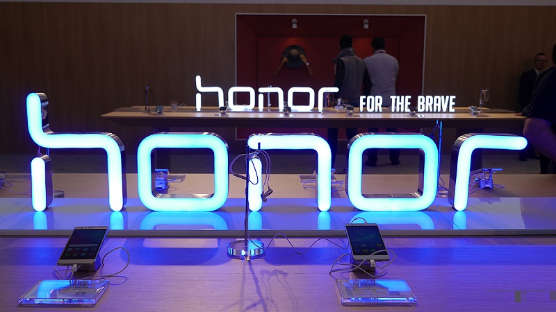 Huawei Honor V8 camera kép tiếp tục xuất hiện ngoài đời thực Huawei Honor V8 camera kép tiếp tục xuất hiện ngoài đời thực