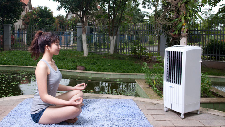 Do not point the fan directly at the body