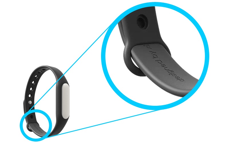 Dây đeo phải có in dòng chữ Designed by Xiaomi