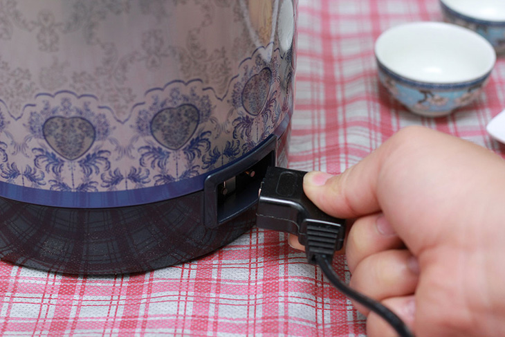 Regular safety checks for safe use of electric kettles