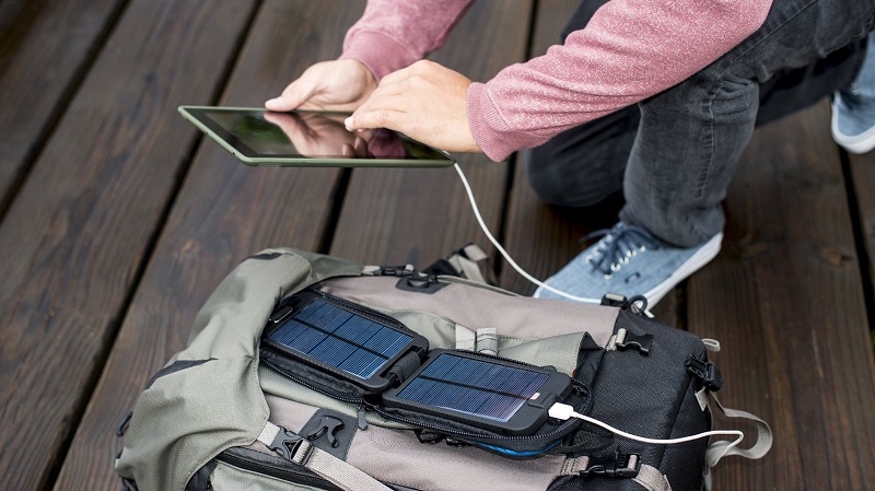 Sinh viên Việt trình làng sạc di động đa năng dùng năng lượng mặt trời Sinh viên Việt trình làng sạc di động đa năng dùng năng lượng mặt trời