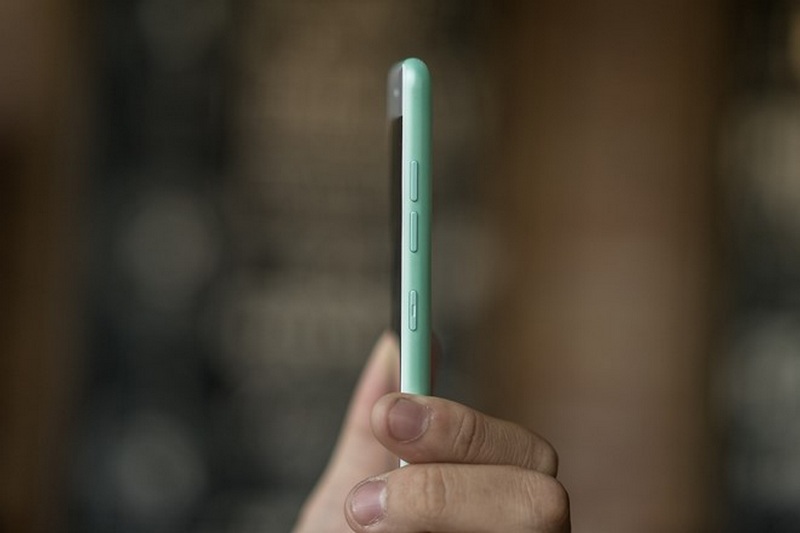 Khá mỏng với pin 2.200 mAh Khá mỏng với pin 2.200 mAh