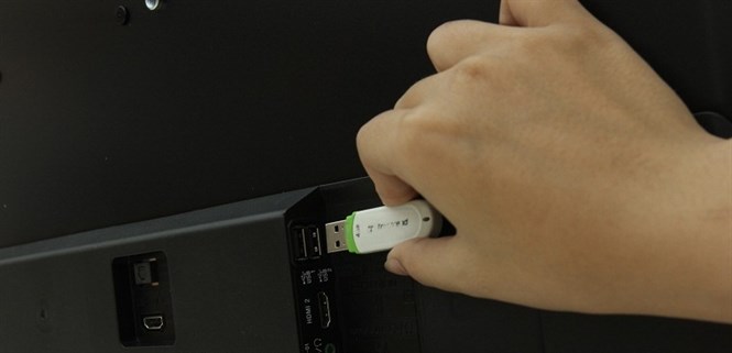 Cách xem ảnh, nghe nhạc, xem phim trong USB trên Internet tivi Sony 2016