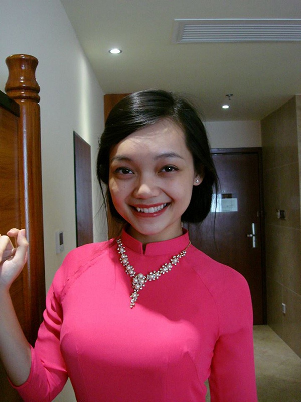 Cô gái này nhìn khá duyên dáng với áo dài. Ảnh: FB Mỹ Linh