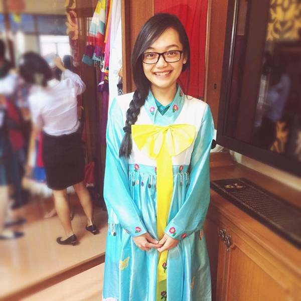 Mỹ Linh trong một lần giao lưu với bạn bè quốc tế tại Thái Lan. Ảnh: FB Mỹ Linh