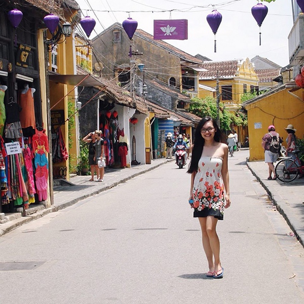 Mỹ Linh trong trang phục đời thường tại Hội An. Ảnh: FB Mỹ Linh