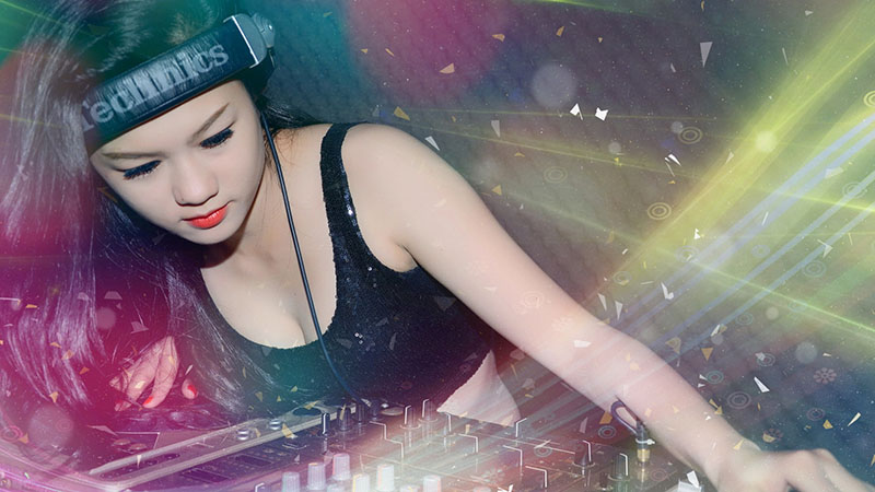 headphone-and-girl-volumm headphone-and-girl-volumm