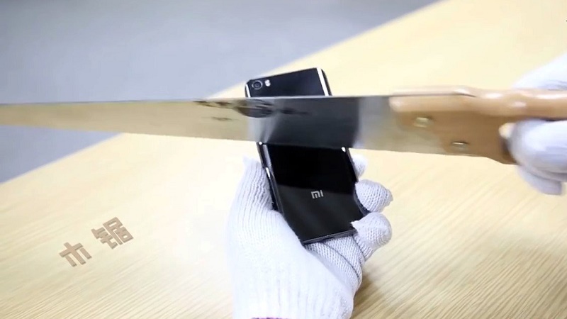 Xiaomi Mi 5 bản vỏ gốm không thể xước về Việt Nam với giá không rẻ