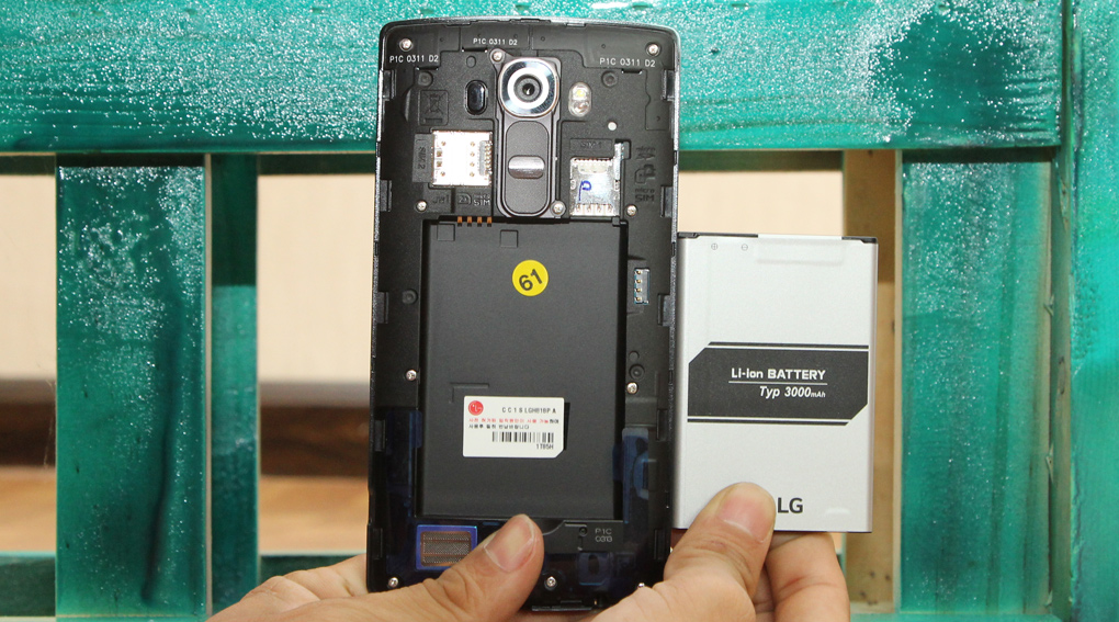 Hiện nay, smartphone flagship rất hiếm khi tháo rời được pin Hiện nay, smartphone flagship rất hiếm khi tháo rời được pin