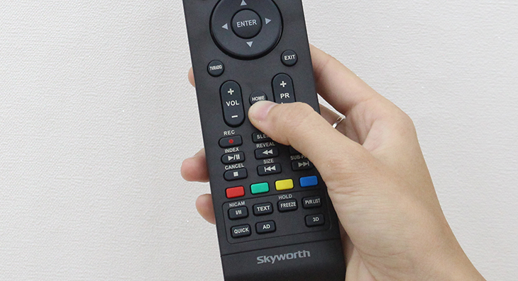 Nhấn nút Home trên remote