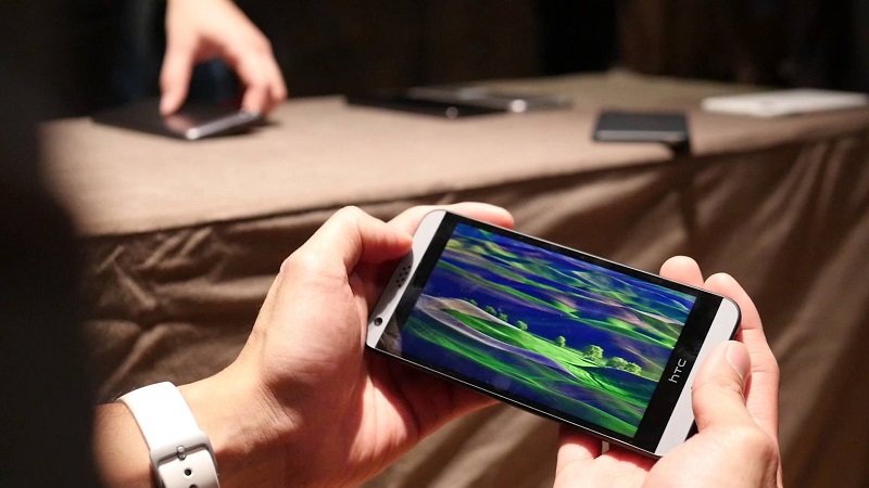 Điểm tin 2/6: ZenFone 3 Deluxe được nâng cấp, iPhone 7/7 Plus xuất hiện cùng case