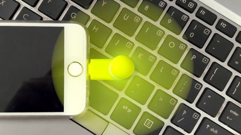 Chỉ 40K cho chiếc quạt mini 'tiện lợi' nhưng mất tiền triệu để sửa iPhone