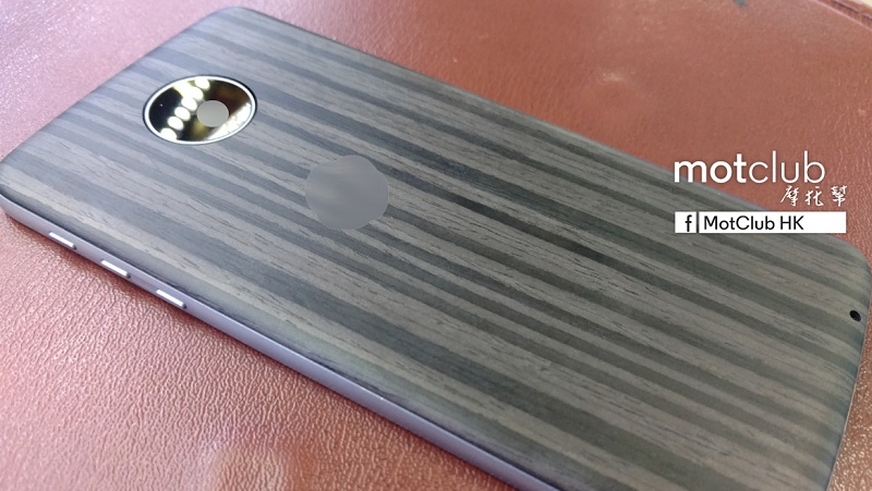 Moto Z tiếp tục xuất hiện với mặt lưng bằng gỗ