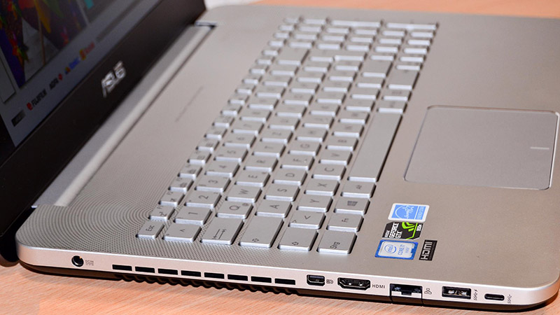 Asus ra mắt laptop giải trí với màn hình 4K, chip i7, RAM 8 GB