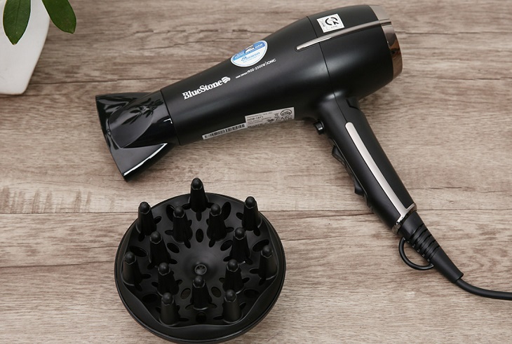 Máy sấy tóc 1900 - 2300W Bluestone HDB-1871 có khả năng hạn chế tiếng ồn hiệu quả, tiện lợi hơn cho người dùng khi sử dụng