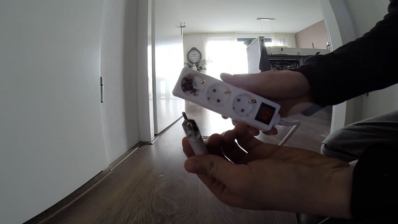 Một thanh niên tử vong vì vừa sạc vừa dùng điện thoại