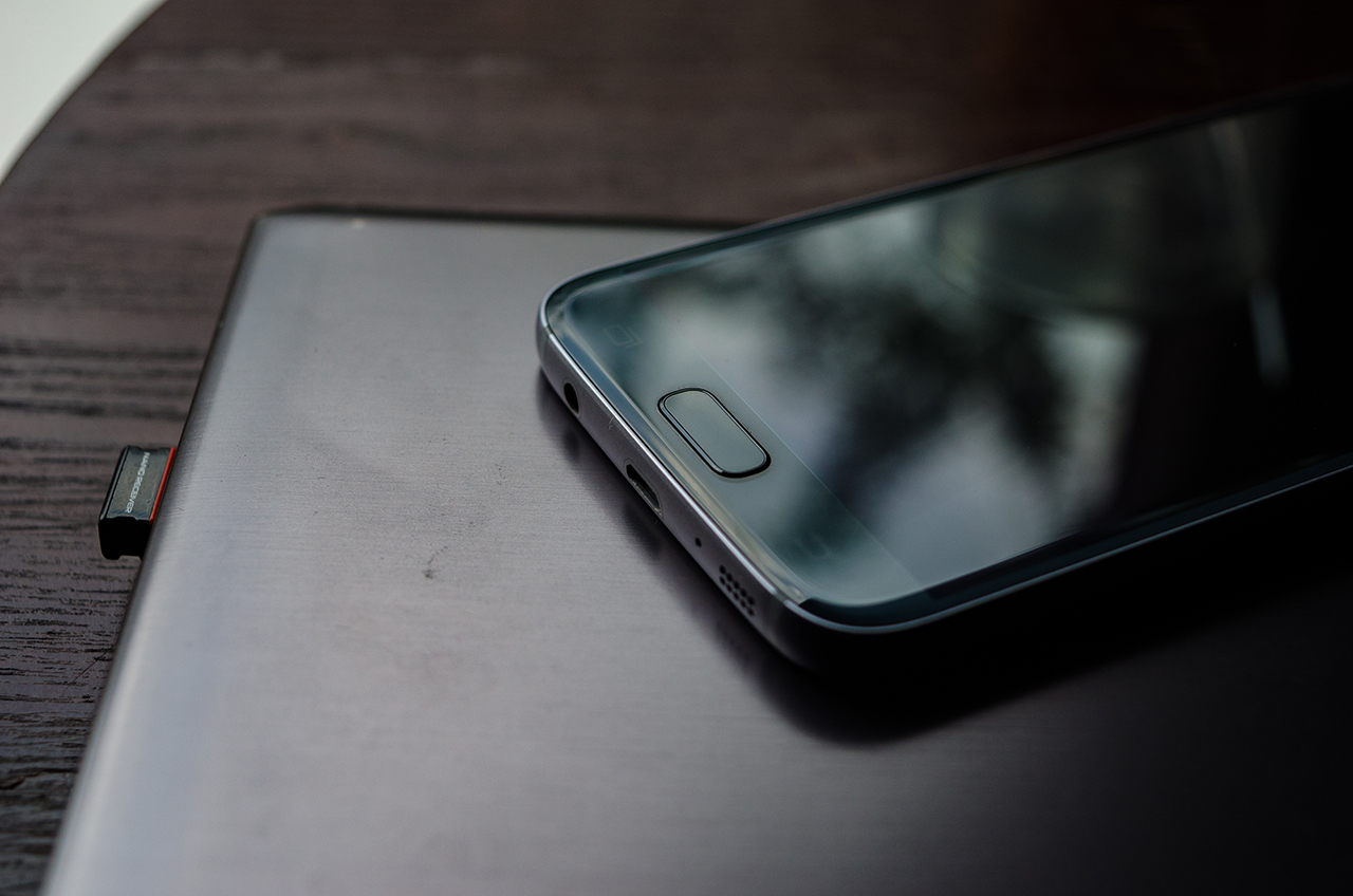 Mặt trước Samsung Galaxy S7 Mặt trước Samsung Galaxy S7
