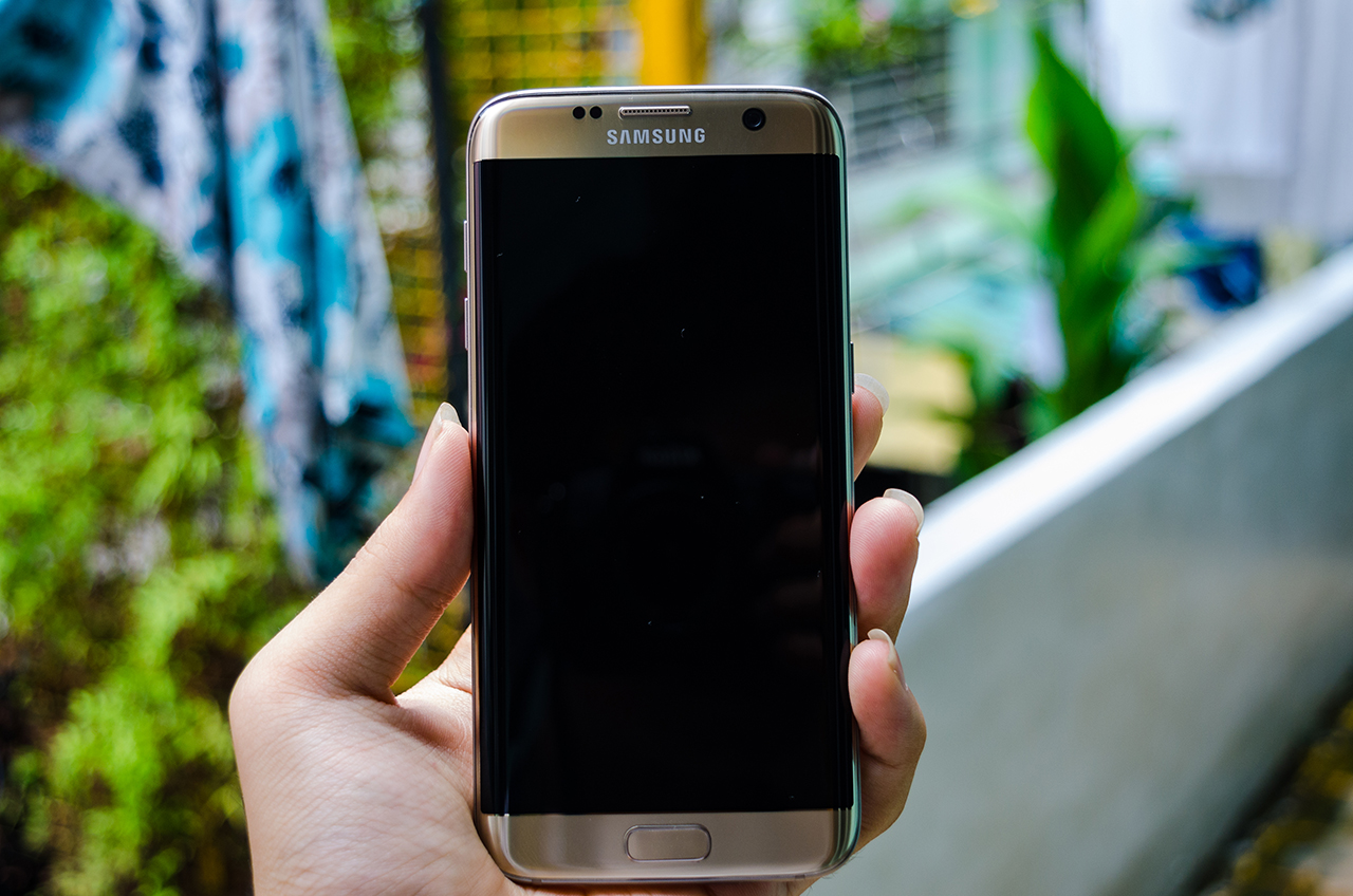 Mặt trước Samsung Galaxy S7 Edge Mặt trước Samsung Galaxy S7 Edge