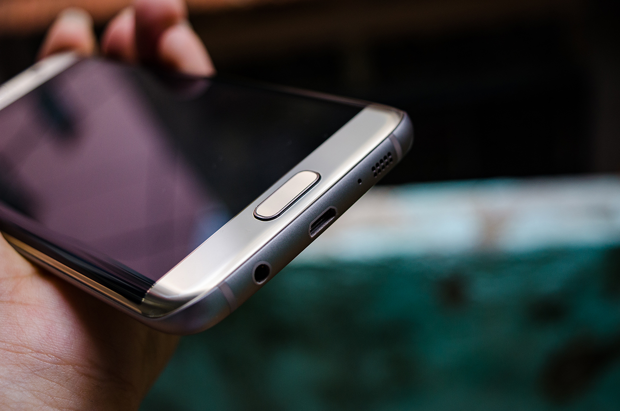 Mặt trước Samsung Galaxy S7 Edge Mặt trước Samsung Galaxy S7 Edge