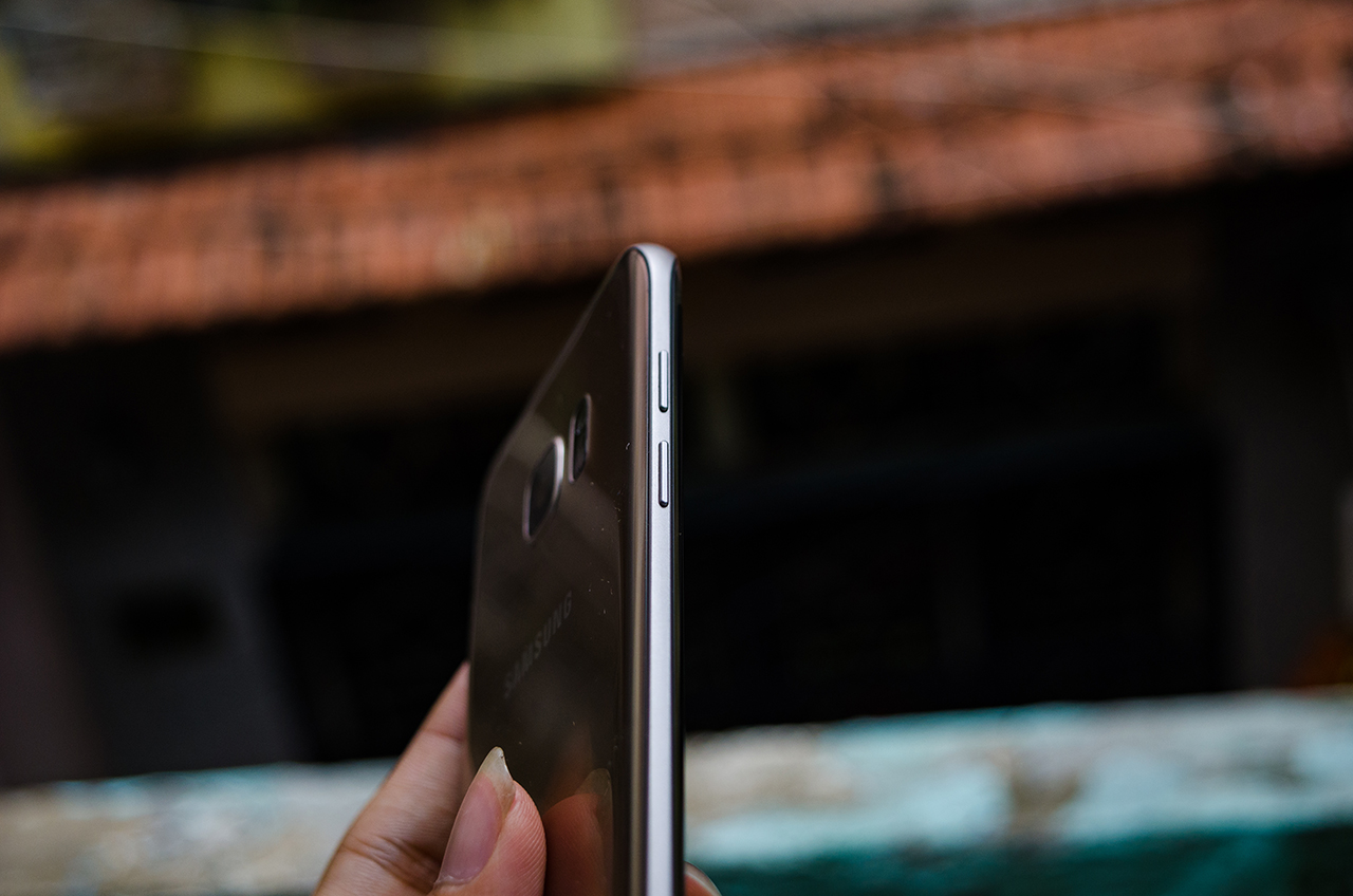 Mặt bên Samsung Galaxy S7 Edge Mặt bên Samsung Galaxy S7 Edge