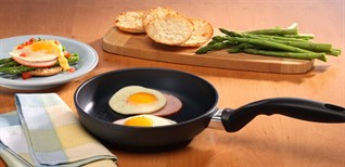 Nên chọn mua chảo chống dính loại nào phù hợp, tốt nhất cho gia đình?