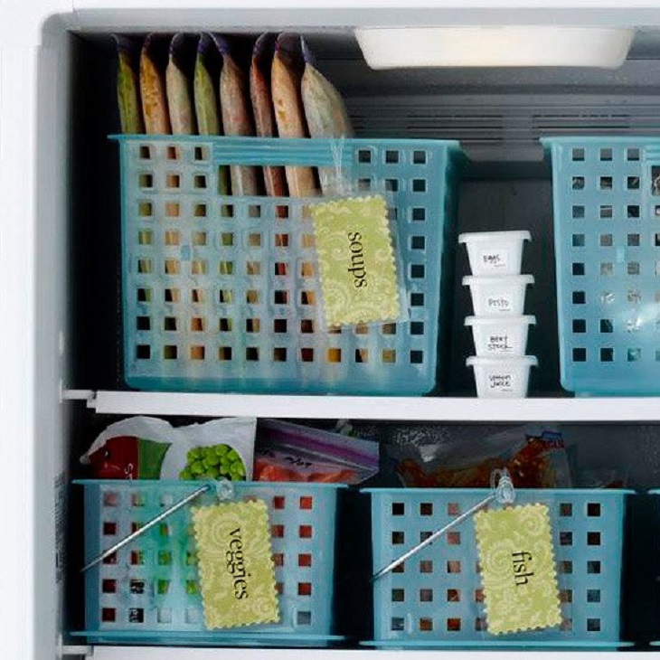 Use small baskets to divide the food in the refrigerator into different groups