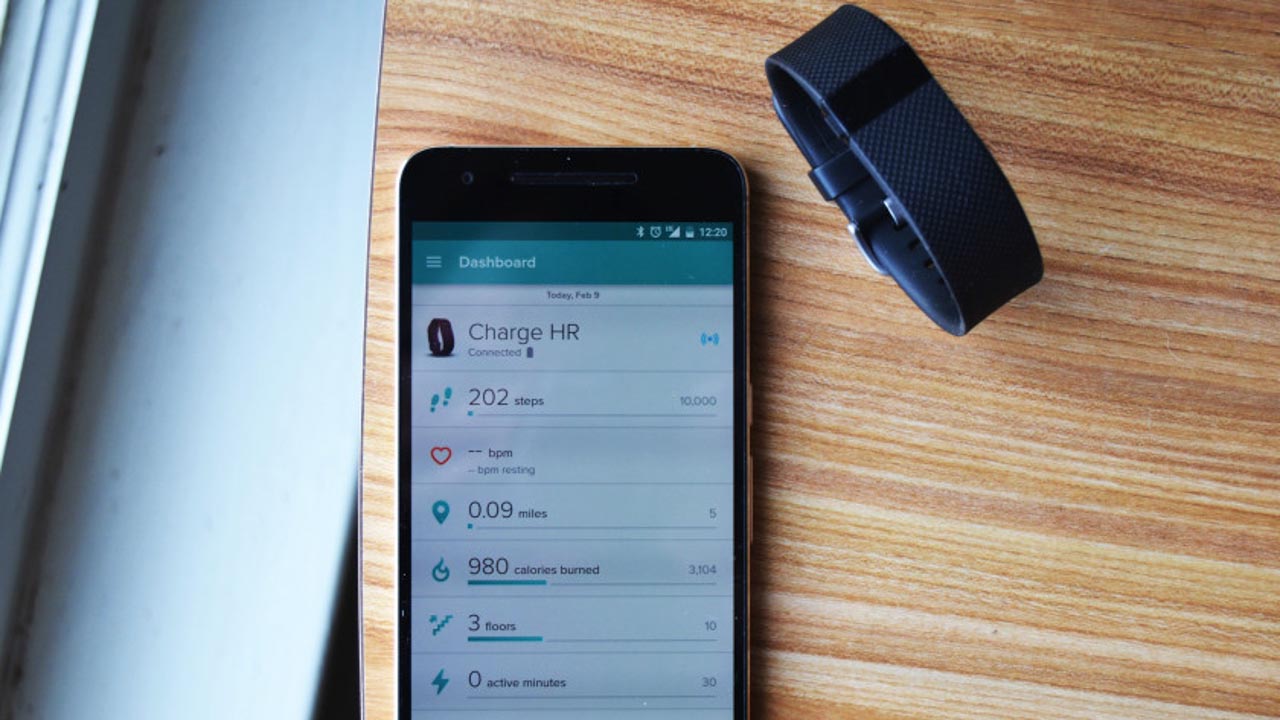 fitbit-charge-hr-vsgarmin-vivosmart-8 fitbit-charge-hr-vsgarmin-vivosmart-8