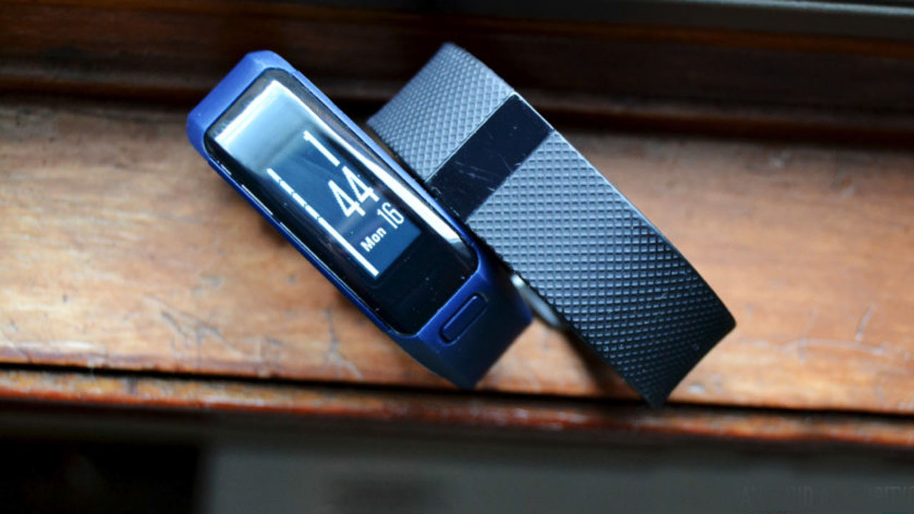 fitbit-charge-hr-vsgarmin-vivosmart-1 fitbit-charge-hr-vsgarmin-vivosmart-1