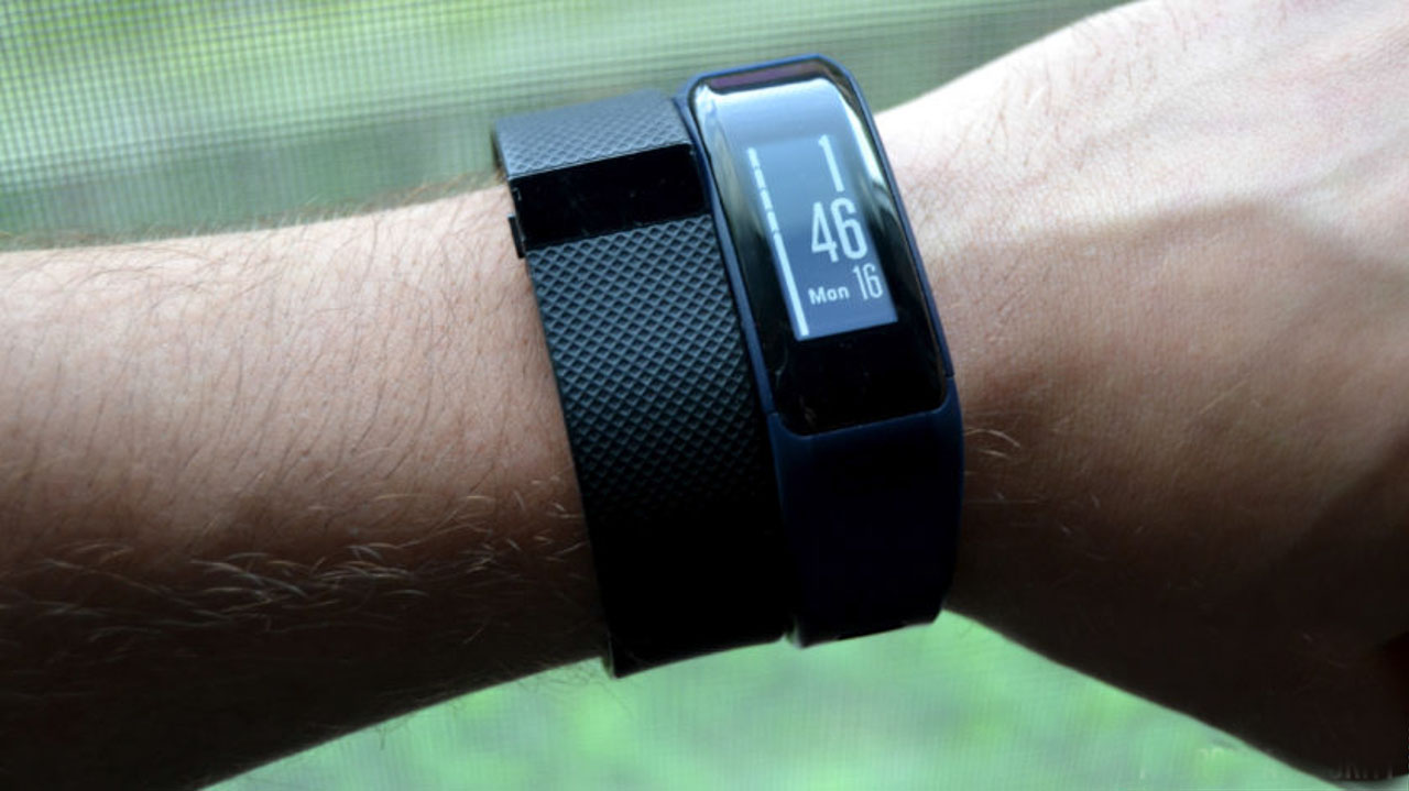 fitbit-charge-hr-vsgarmin-vivosmart-7 fitbit-charge-hr-vsgarmin-vivosmart-7