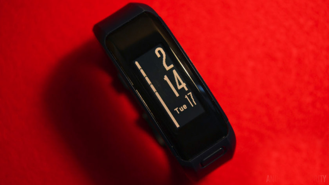 fitbit-charge-hr-vsgarmin-vivosmart-4 fitbit-charge-hr-vsgarmin-vivosmart-4