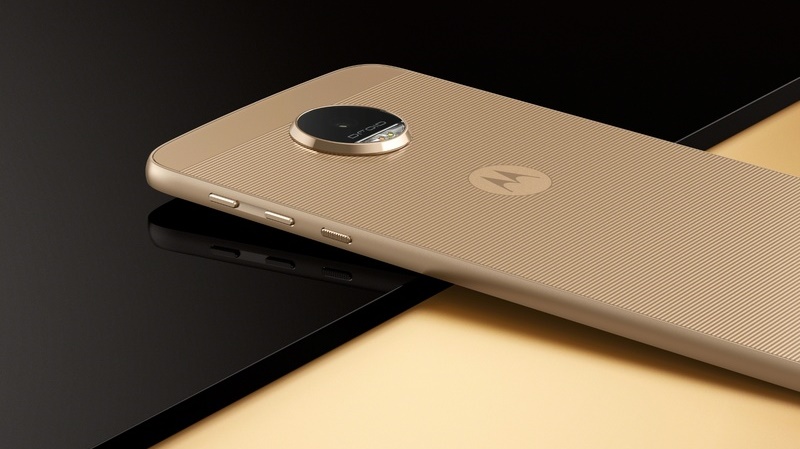 Flagship Moto Z mỏng nhất thế giới có giá bán thế nào?