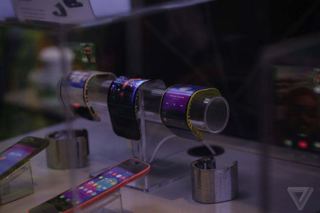 Samsung chưa thấy nhưng smartphone uốn dẻo của Lenovo đã được giới thiệu