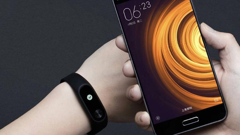 Vòng tay thông minh Xiaomi Mi Band 2 bất ngờ lên cơn sốt tại Việt Nam Vòng tay thông minh Xiaomi Mi Band 2 bất ngờ lên cơn sốt tại Việt Nam